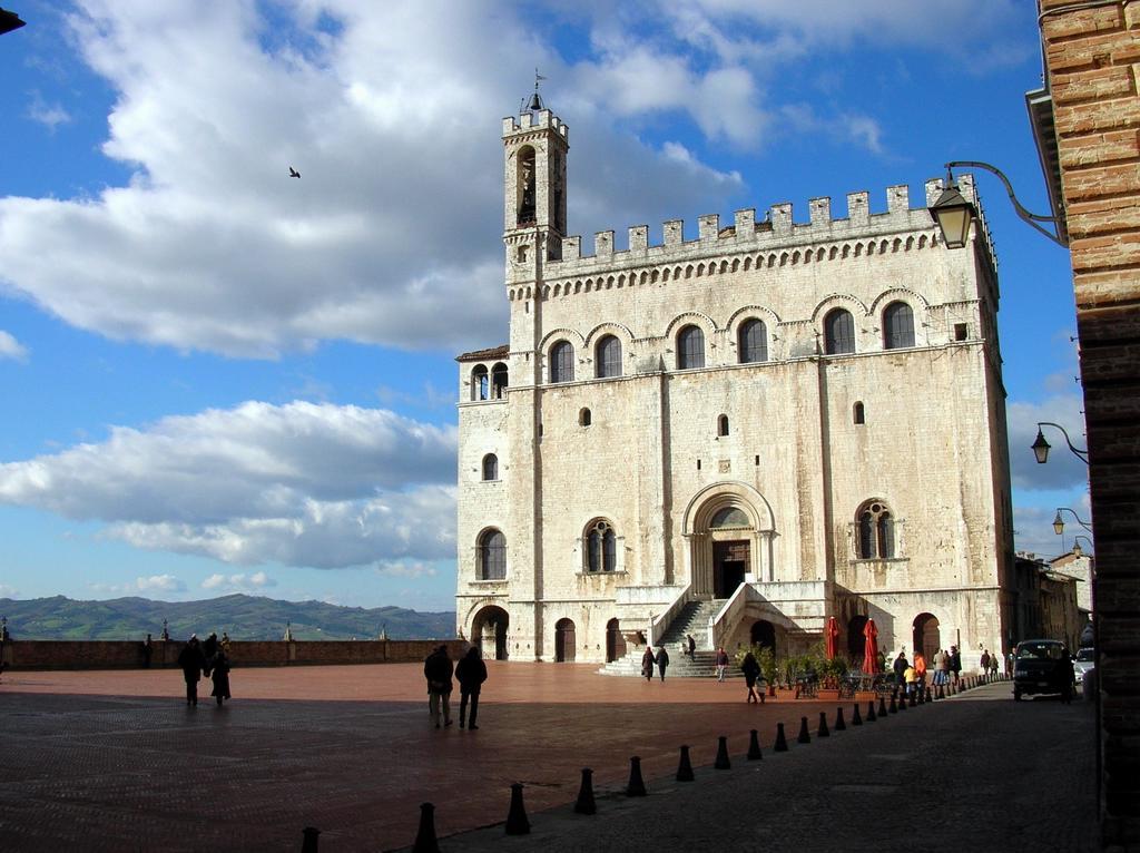 Residenza Le Logge Bed and Breakfast Gubbio Exteriör bild