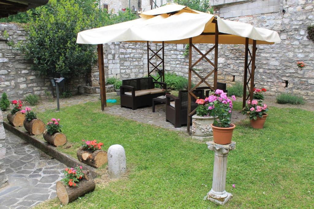 Residenza Le Logge Bed and Breakfast Gubbio Exteriör bild