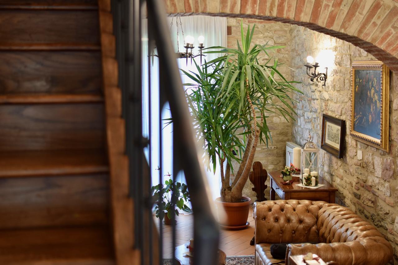 Residenza Le Logge Bed and Breakfast Gubbio Exteriör bild